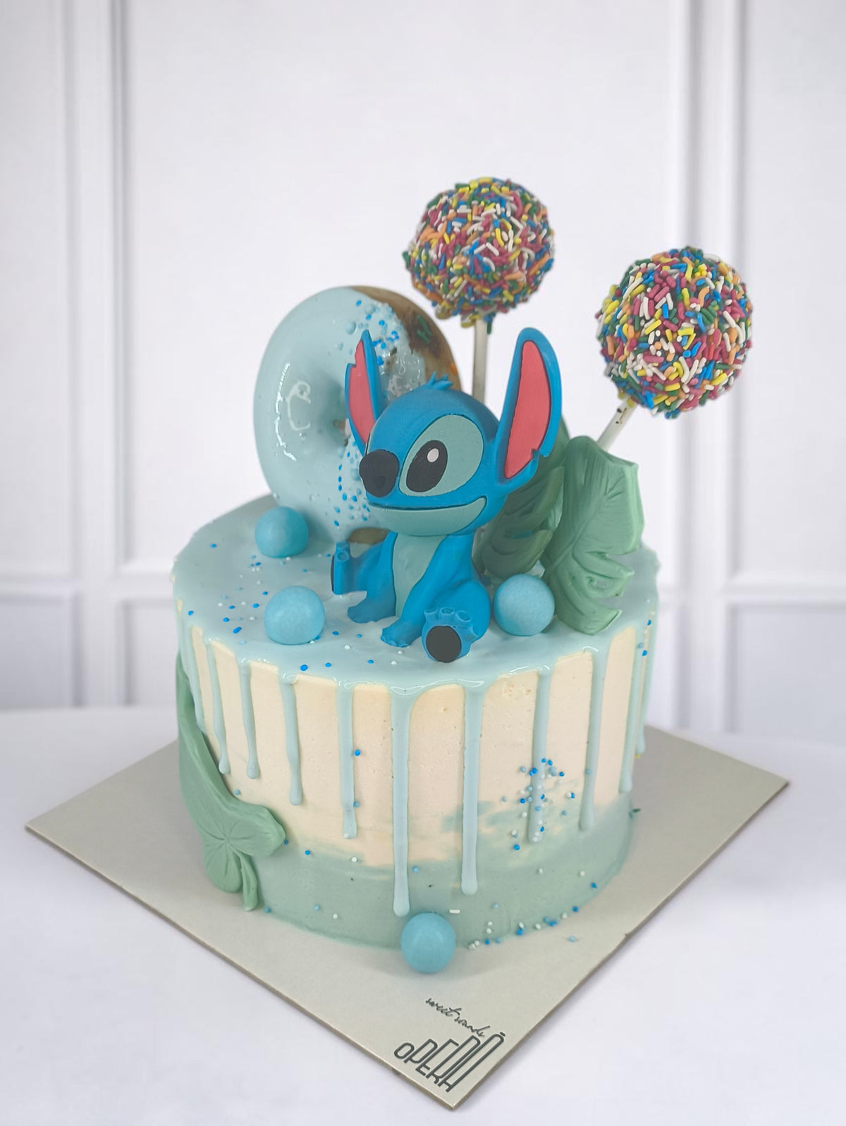 Τούρτα 3d Stitch με Donut & Cake Pops