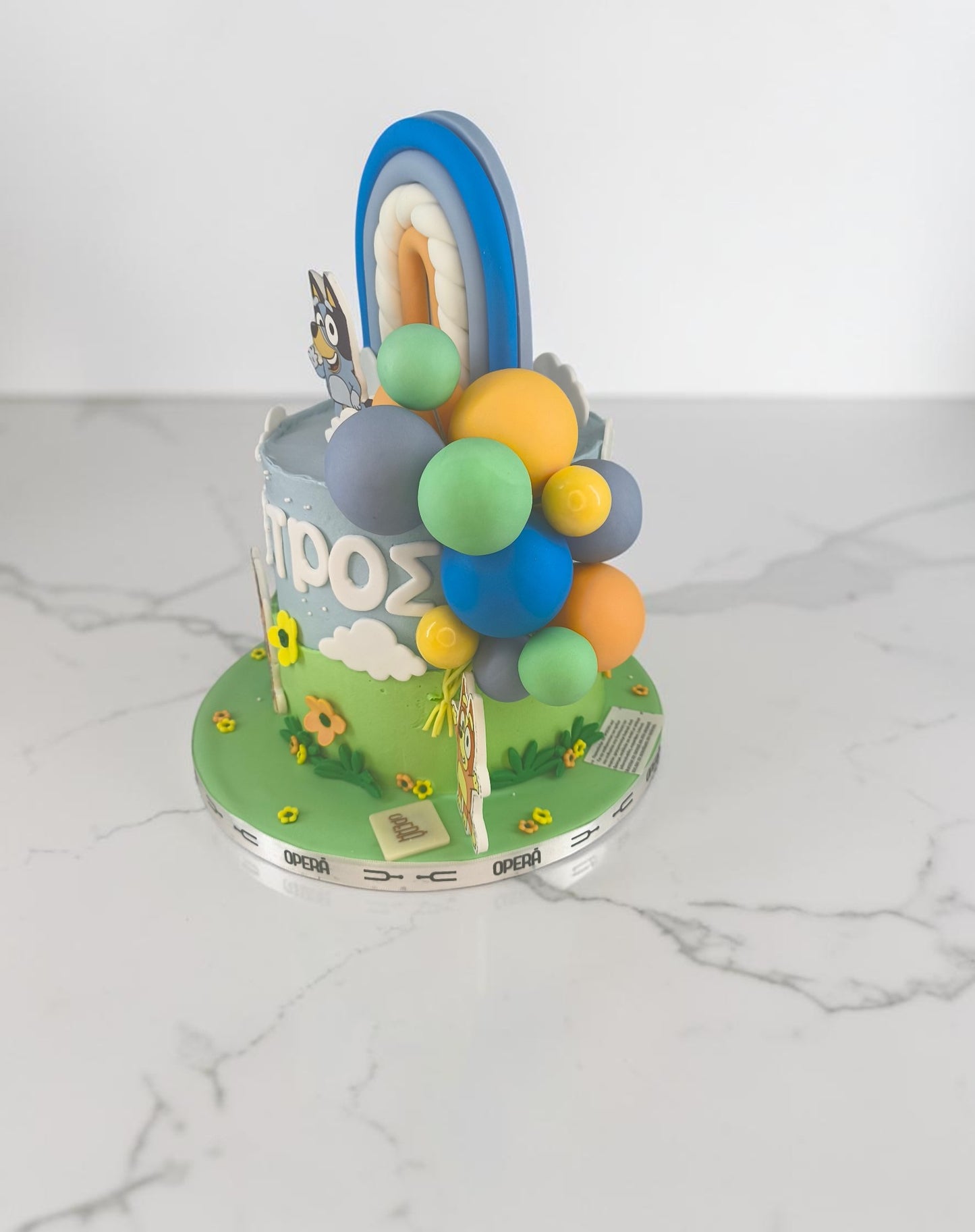 Τούρτα 3d Bluey με Ουράνιο Τόξο & Μπαλόνια