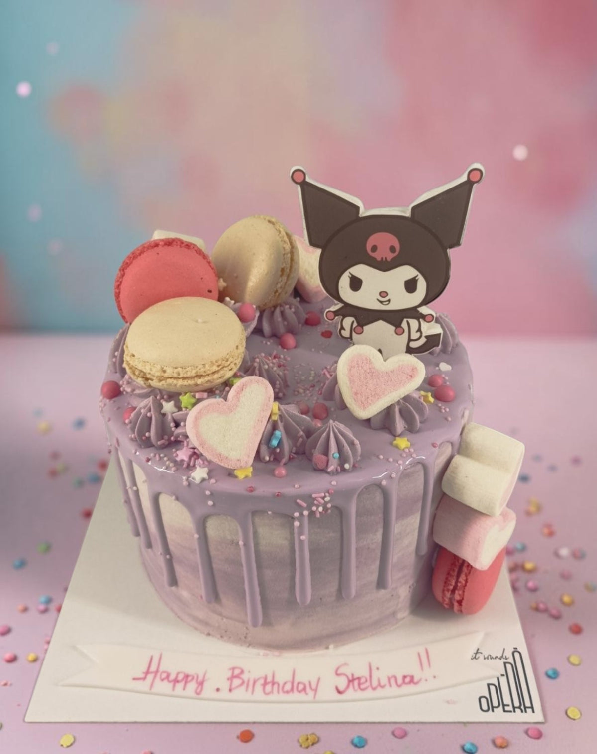 Τούρτα 3d Kuromi με Macarons & Drip
