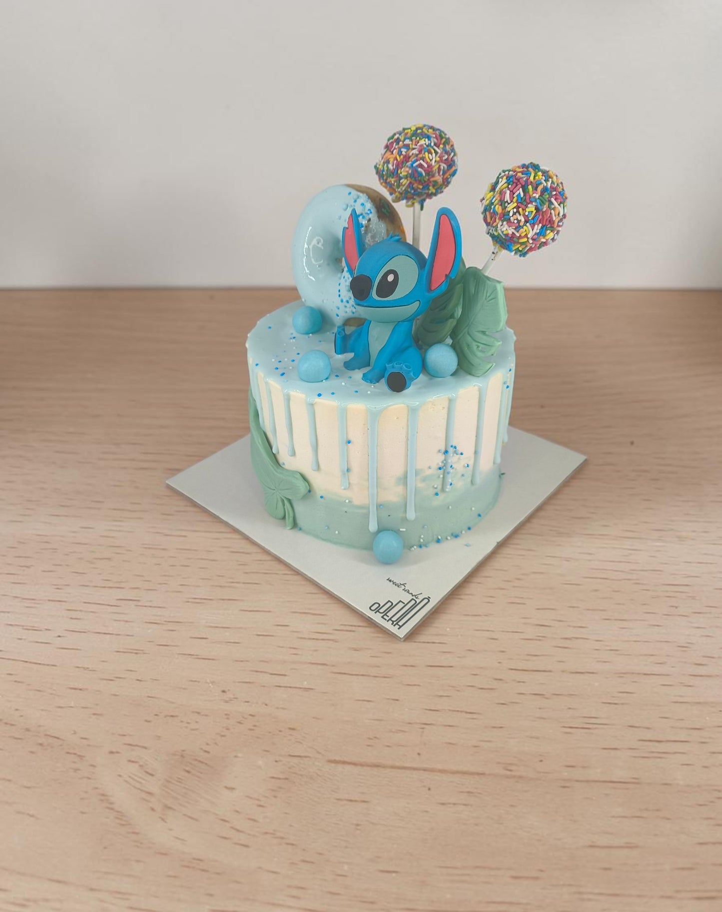 Τούρτα 3d Stitch με Donut & Cake Pops